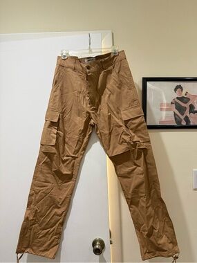 Men’s Never Worn / Brand New Tan Cargos / Khakis, size 32
